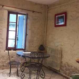 Hébergement de vacances Joli Maison En Pierre, Arles