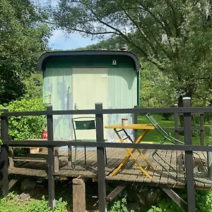 https://roulottes-pipowagen-2-6-personen.midi-pyreneeshotels.com